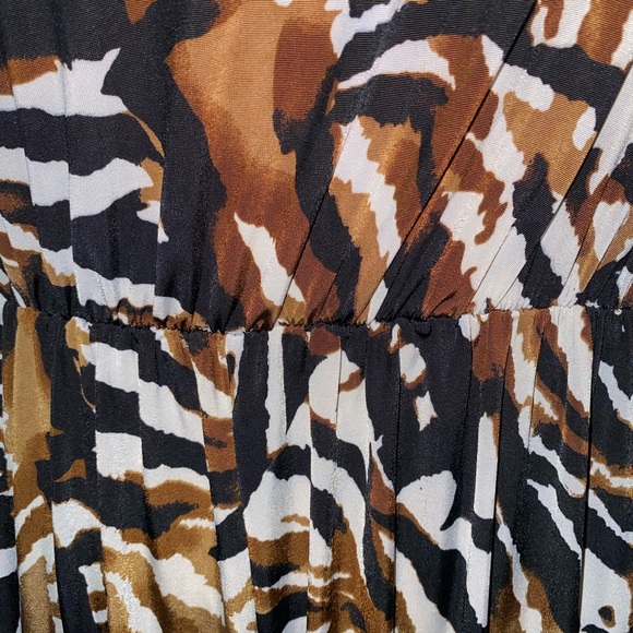 Women’s Dress - Picture 4 of 7